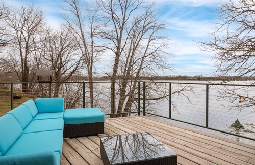 Buffalo House | Enjoy beautiful sunsets at our cottage on Deer Lake!