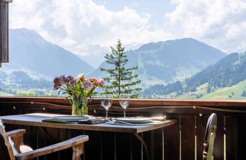 Saanen Apartment | Enjoy Breathtaking View in Luxury Chalet Apartment