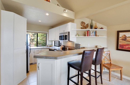 Century West Condo | Enjoy Deschutes River Views from Beautiful 3-Bedroom Mt. Bachelor Village Condo!