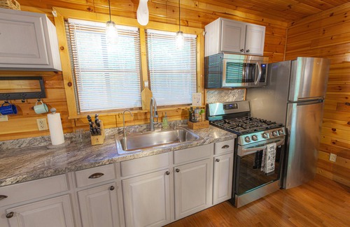 Zionville Cabin | Enjoy Fall Colors in your own 3 acre Forest!