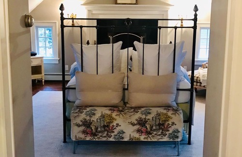 Redding House | Enjoy our 3-story, family-friendly Carriage House Fireplace and outdoor fire pit