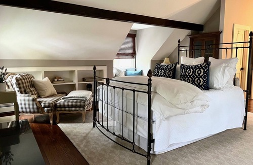 Redding House | Enjoy our 3-story, family-friendly Carriage House Fireplace and outdoor fire pit