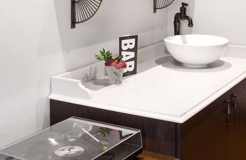 Riverside Hotel | Enjoy Skyline Views from the Rooftop Bar! 4 Comfortable Units, Coffeehouse