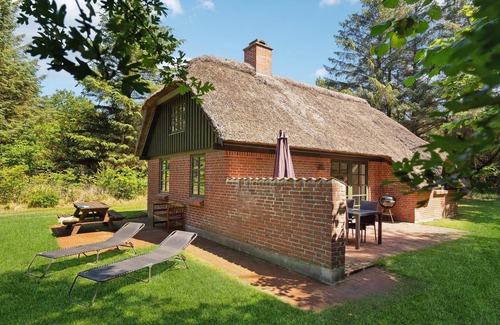 Øby House | Enjoy the beach and the sea on vacation in this aparten vacation home.