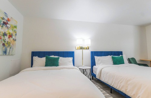 Eureka Springs Historic District Resort | Enjoy the charm of Suite Number 11 at GloryDayz!