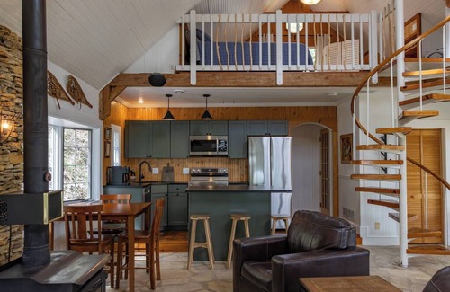 Sabula Cabin | Enjoy the Mississippi 5 minutes from Stone Bluff Cabin! Fishing & Bird Watching!