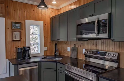 Sabula Cabin | Enjoy the Mississippi 5 minutes from Stone Bluff Cabin! Fishing & Bird Watching!