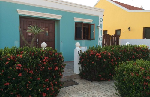 Alto Vista House | Enjoy use of a Ford Escape during your stay at the Canuku House