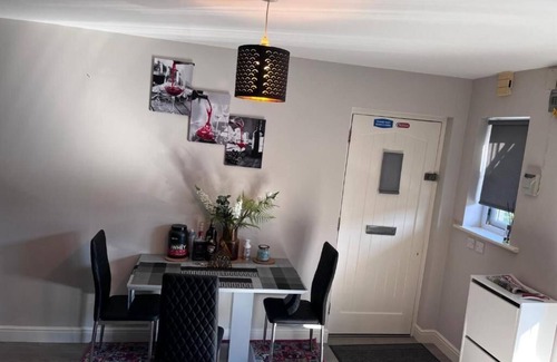 Finglas North Apartment | Ensuite Twin Room near Dublin Airport and City