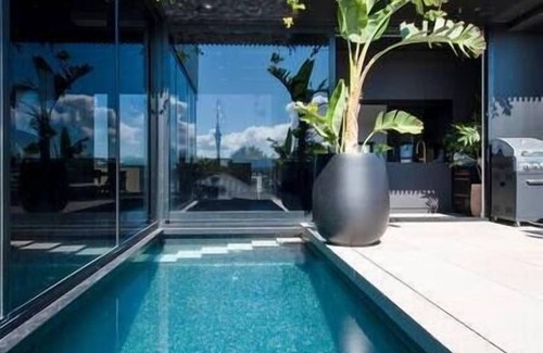 Grey Lynn Apartment | Entertainers penthouse with 5 bedrooms pool & spa