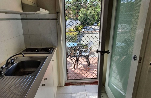 Griffith Apartment | Entire 1 bedroom fully furnished unit in the center of Canberra. Free parking