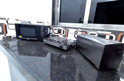 Andheri East House | Entire 1 BHK Apartment (Balcony)