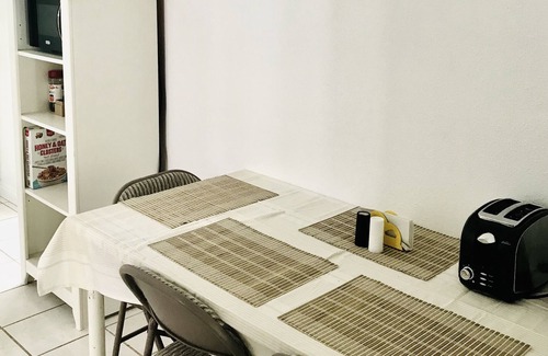 Bay Park House | Entire 3 Bedrooms Guest House Close Beach Downtown