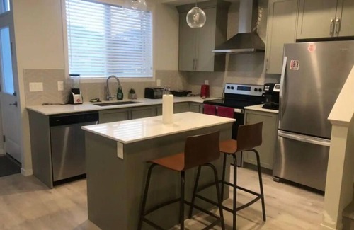 Calgary House | Entire 3bd Home Close to Calgary YYC Airport
