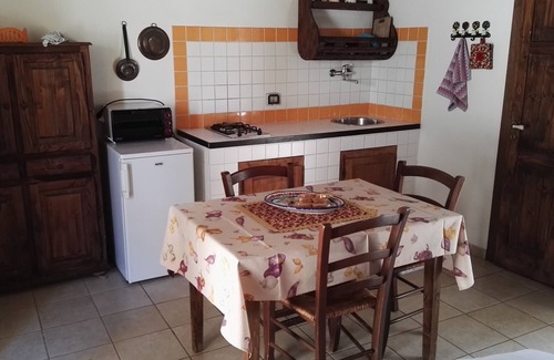 Chiaramonte Gulfi House | Entire and Magnificent Ancient Sicilian Villa with farmers' and Baron's houses