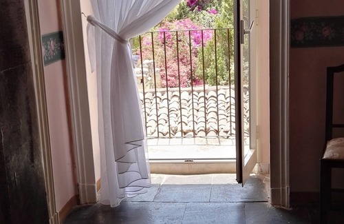 Chiaramonte Gulfi House | Entire and Magnificent Ancient Sicilian Villa with farmers' and Baron's houses