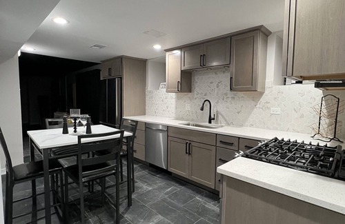 Washington Park Apartment | Entire Apartment in Chicago