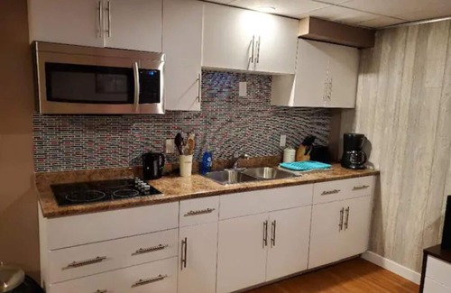 Transcona Bed & Breakfast | Entire Basement Apt.-3 mins Drive to Regent Avenue