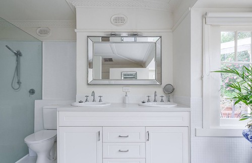 Upper Ferntree Gully Villa | Entire executive villa in Upper Ferntree Gully sleeps 10