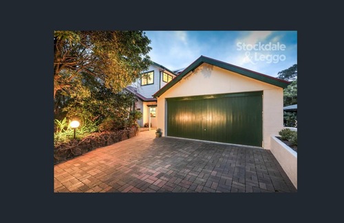 Upper Ferntree Gully Villa | Entire executive villa in Upper Ferntree Gully sleeps 10