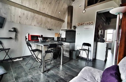 Toulon-sur-Arroux Cottage | Entire floor in a fully renovated town house with swimming pool.