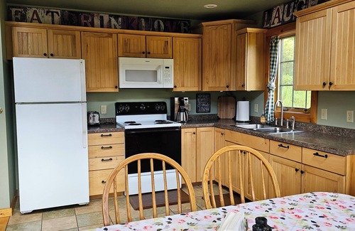 Cochrane House | Entire high-quality lodge well equipped and tranquil - See ALBINO deer!