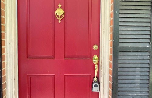 Great Falls House | Entire House 3BR/2BA Home in Great Falls – Prime Location W/Wifi & Parking