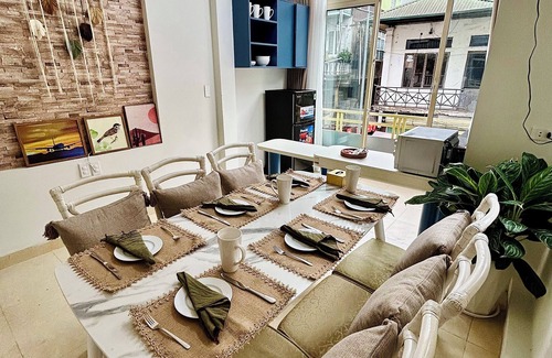 Truc Bach House | Entire house City view Central Train street 6 minute Netflix