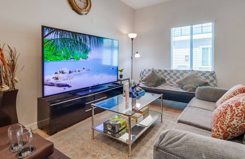 Imperial Beach House | Entire Modern 3BR Home w Garage 5-min to the Beach, 15-min to San Diego Downtown