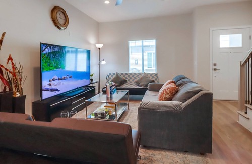 Imperial Beach House | Entire Modern 3BR Home w Garage 5-min to the Beach, 15-min to San Diego Downtown