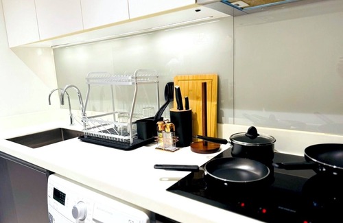 Bangkok Central Business District Condo | Entire Apartment 3 Beds 2 Bathrooms for 6Pax near BTSAsoke/Terminal21