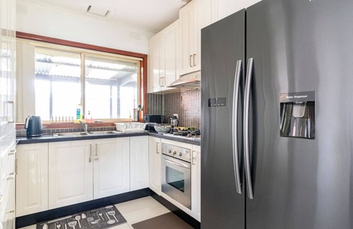 Dandenong North Villa | Entire Villa at North Dandenong