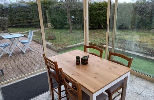 Monestier-Merlines House | Entre Puy-de-Dôme et Corrèze Appartement pour 4 personnes avec terrasse et jardin