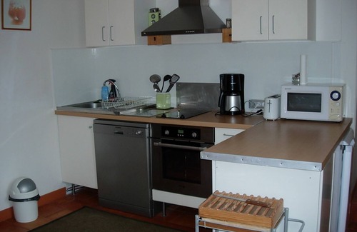 Leogeats House | Entre Vigne et Forêt, Gîte Pour 4 Personnes. Piscine. Animaux Acceptés