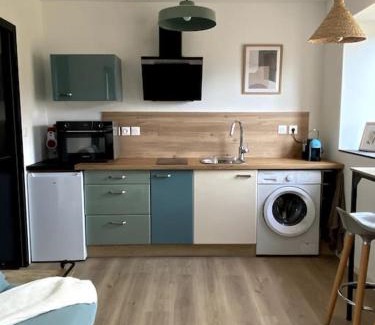 Coutiches Apartment | Entre ville et campagne appartement cosy avec parking et terrasse Wood