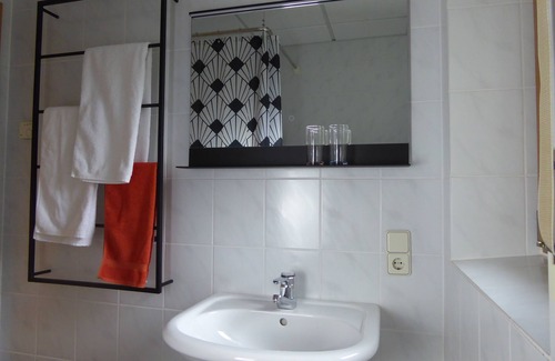 Eichenbuhl Apartment | Entspannen am Pool - Ferienwohnung "apart"