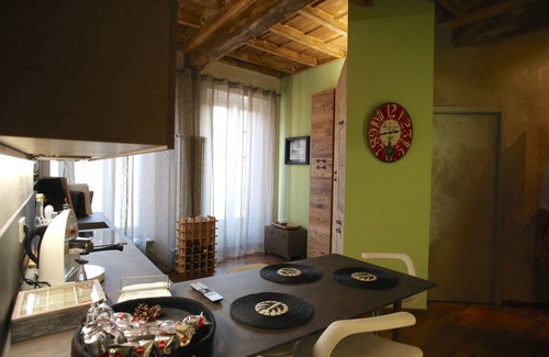 Somma Lombardo House | Epicurus guest house: Apollo