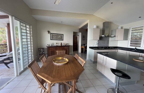 Uturoa House | Epivai Lodge