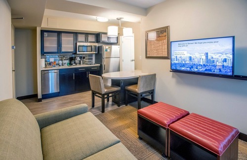 Civic Center Apartment | Equipped Suite in Downtown Denver! Fitness Center, Shared Hot Tub + Pool Access