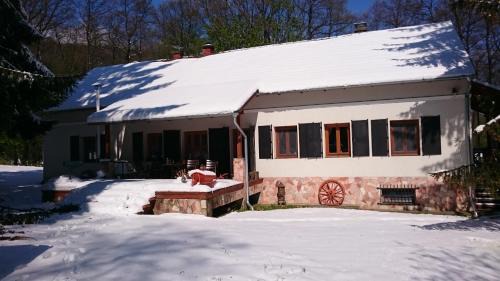 Porva Apartment | Erdő szélén házikó