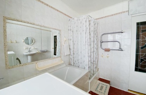 Visaginas Apartment | Erdvus butas su balkonu šalia ežero ir stadiono