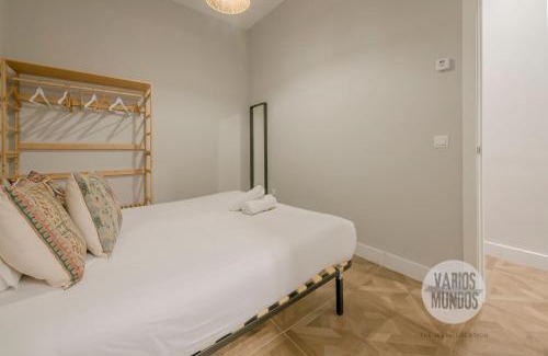 Huertas Apartment | Escapada urbana para 8 en Calle del Infante GL