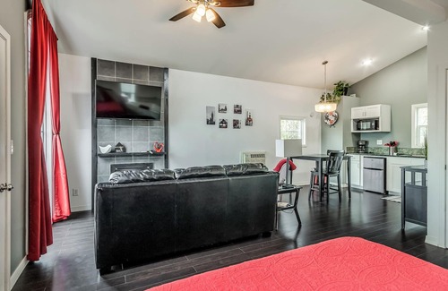 Longtown Cabin | ESCAPE THE CITY! Cozy Lakeview Treehouse Retreat-Your Private Paradise