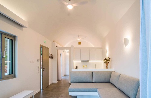 Diakofti Apartment | Escape to Paradise at MakriKythera's Pool Retreat