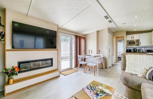 Pevensey Ski Chalet | Escape to Paradise at Pevensey Bay Holiday Park 13 Woodland Walk