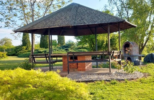 Erdut House | Escape to Tranquility: Stunning Panoramic Views & Outdoor Jacuzzi- Pet friendly.