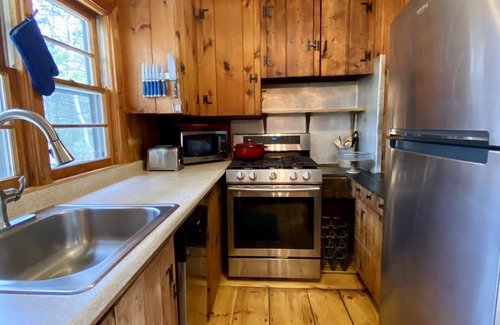 Peru Cabin | Escape to your cozy mountain retreat - Bromley, Stratton, Magic