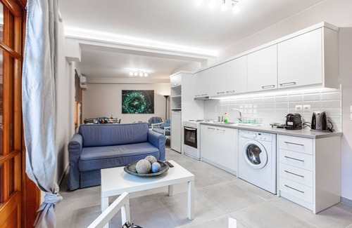 Kiveri Apartment | Escape to Your Private Oasis: Experience Living at Aroma#1 on Your Next Getaway!