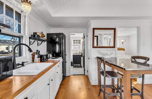 Clinton House | Escape to Your Tranquil Seaside Retreat at Clinton Beach Bungalows: Bungalow 1