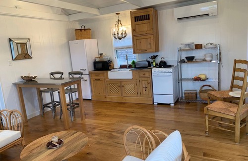 Clinton House | Escape to Your Tranquil Seaside Retreat at Clinton Beach Bungalows